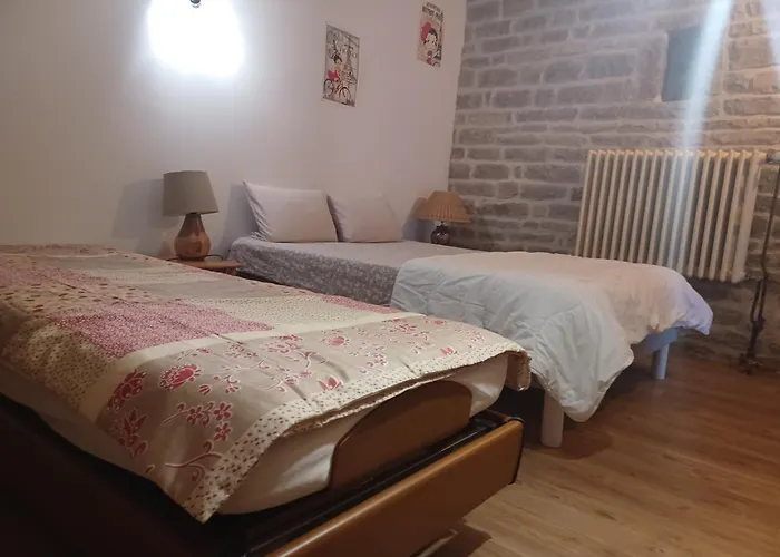 לינה וארוחת בוקר Au Calme - Universite 3*