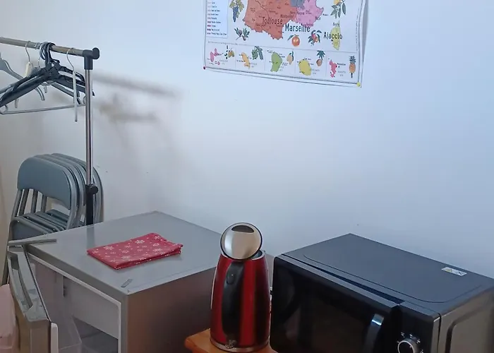 Au Calme - Universite לינה וארוחת בוקר 3*